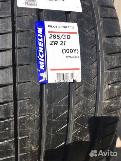 Michelin Pilot Sport 4 S 285/30 R21 и 255/35 R21