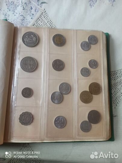 Альбом с иностранными монетами одним лотом