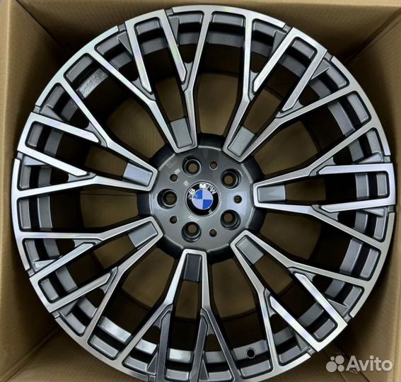 R21 диски l на BMW G05 G06 BMW X7 черные