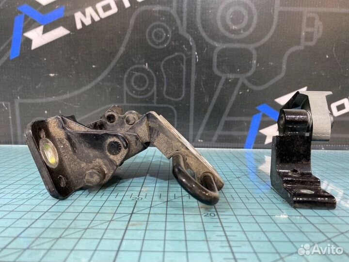 Петля двери задняя правая Audi A6 C6 BDW 2005