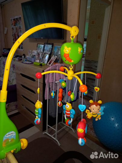 Музыкальный мобиль на кроватку