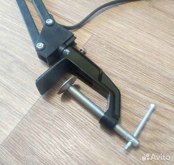 Настольная (рабочая) лампа