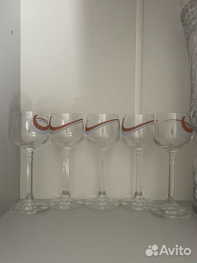 Набор бокалов и рюмок