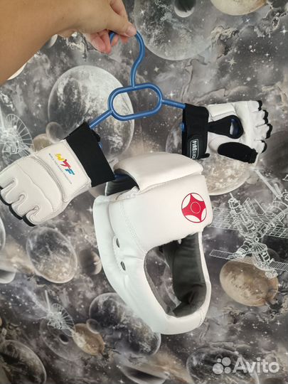 Кимоно для каратэ, шлем, перчатки, защита