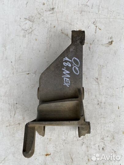 Кронштейн опоры двигателя задний Chevrolet Orlando