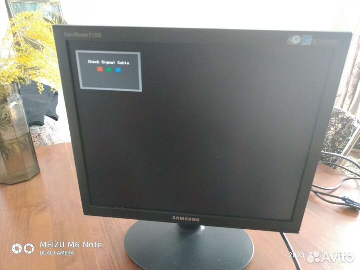 Монитор Samsung