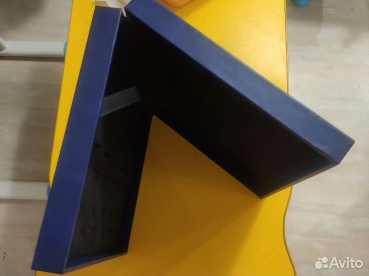 Коробка с держателями