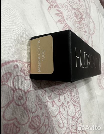 Тональник huda beauty