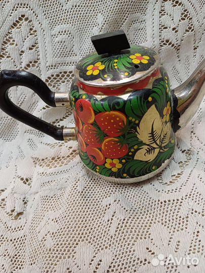 Маленький чайник хохлома