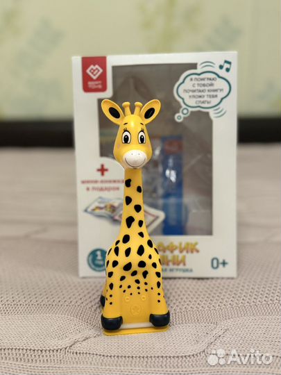 Интерактивный жирафик Бонни