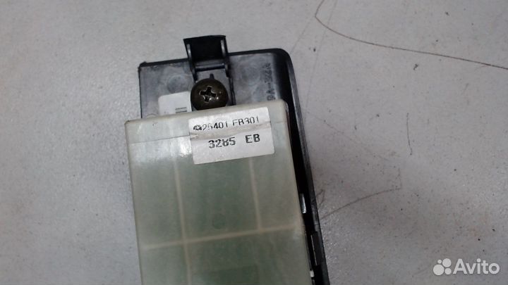 Кнопка стеклоподъемника Nissan Navara, 2006