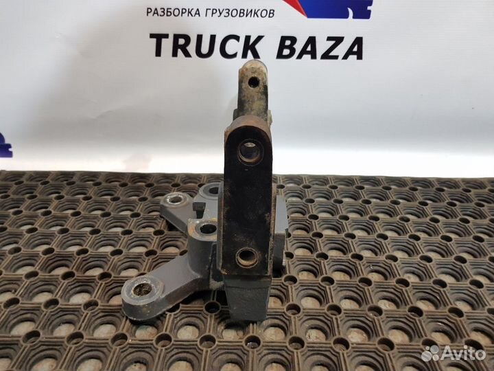 Кронштейн буксировочный