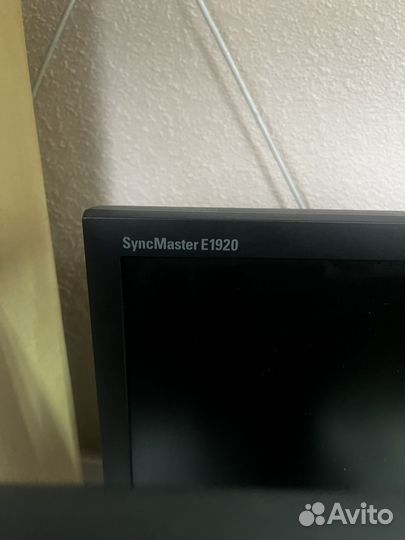 Монитор Samsung 943sn