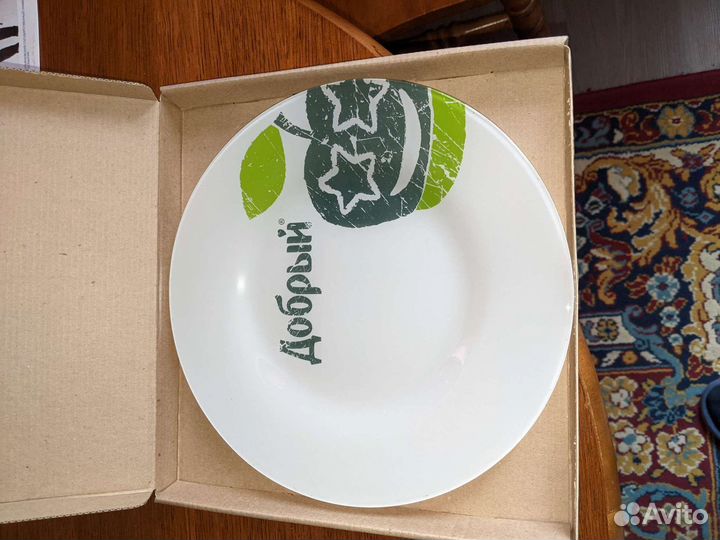 Тарелка стеклянная, стаканы стеклянные