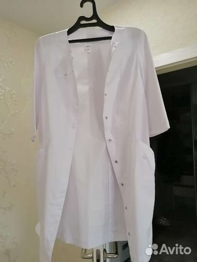 Белый медицинский халат женский