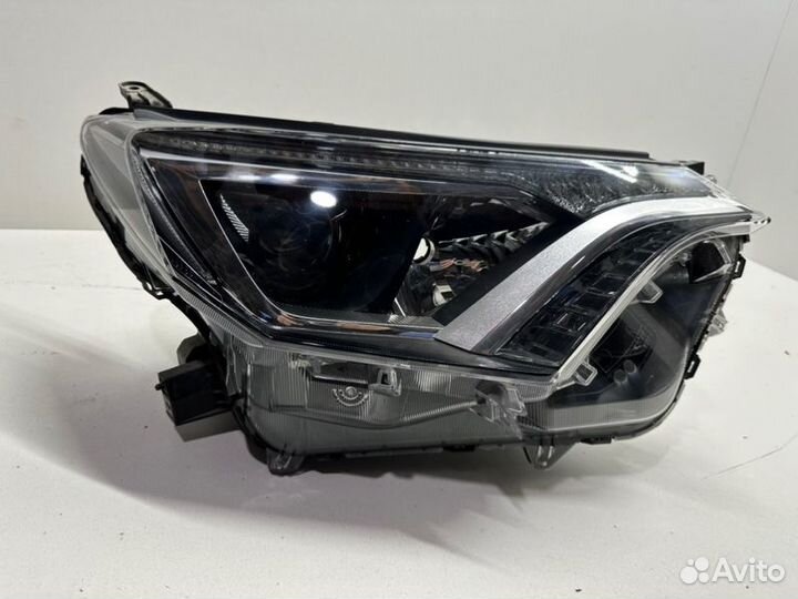 Фара галоген передняя правая Toyota Rav4 45