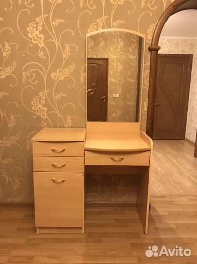 Трюмо с зеркалом бу