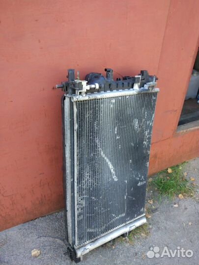 Радиатор охлаждения в сборе на chevrolet cruze 1.8