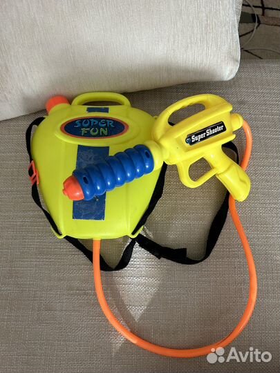 Водный пистолет с рюкзаком