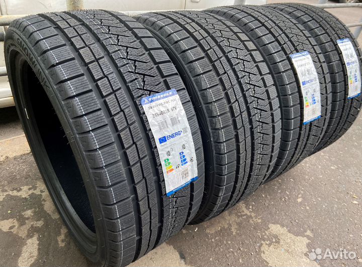 Triangle PL02 245/40 R18 97V