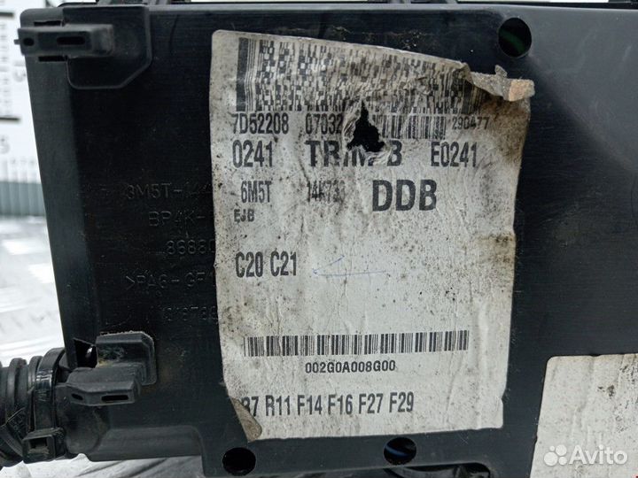 Блок предохранителей Ford Focus 2 2007 8688040