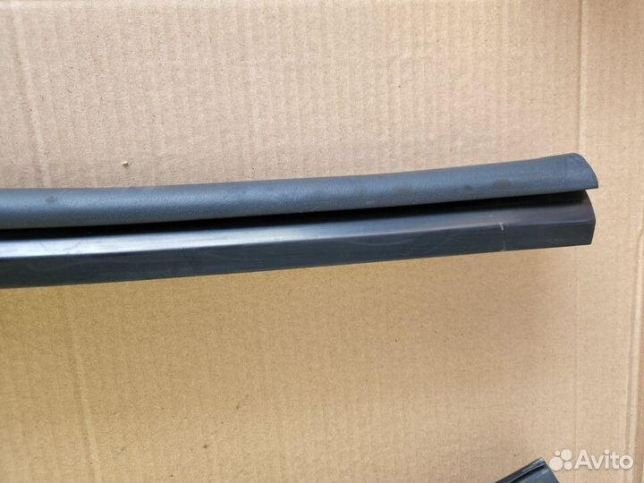 Уплотнитель крыши правой LADA largus-1131