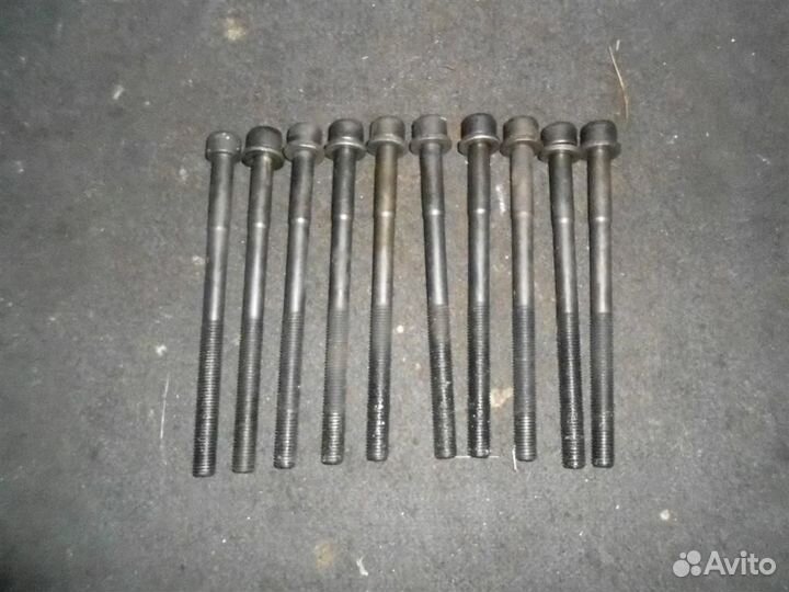 Болт головки блока цилиндров Toyota Voxy AZR60(01