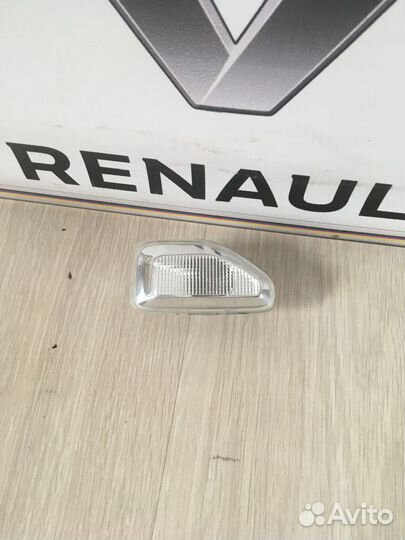 Повторитель поворотника в Крыло в Зеркало Renault