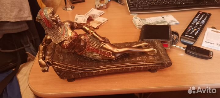 Продам статуэтку египетскую клеопатра