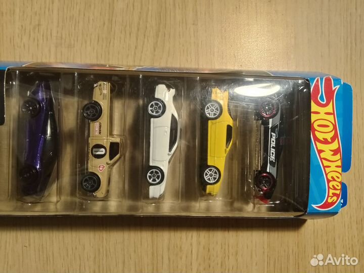 Hot wheels машинки