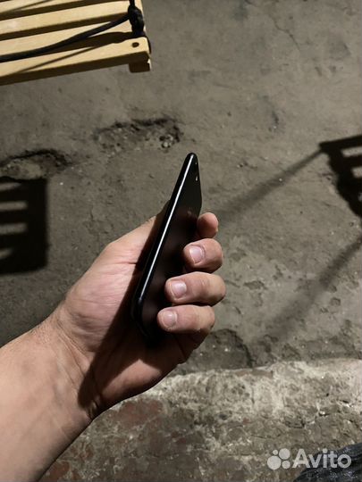 Телефон iPhone 7