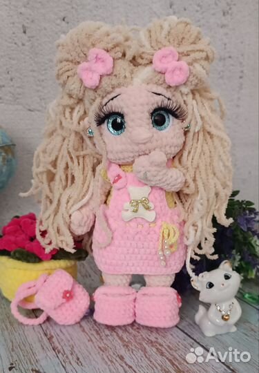 Вязаная игрушка кукла