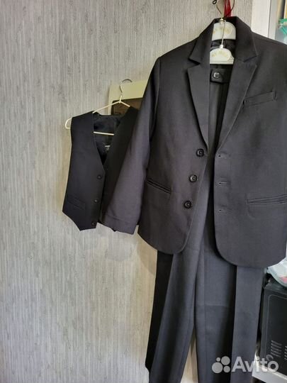 Школьный костюм для мальчика 140 новый