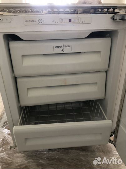 Морозильник Ariston встройка