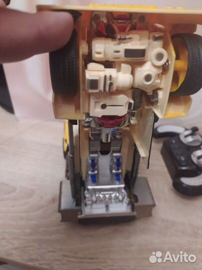 Машинка на пульте управления