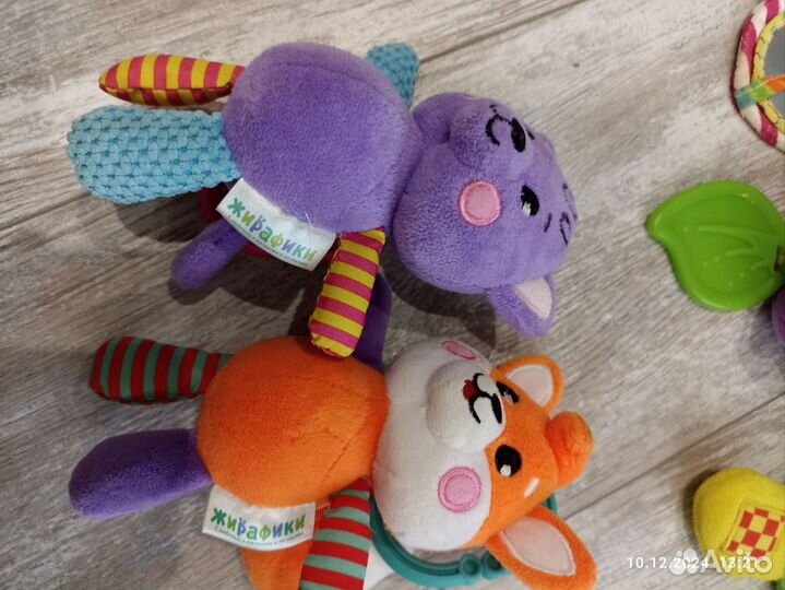 Развивающие игрушки для малышей пакетом