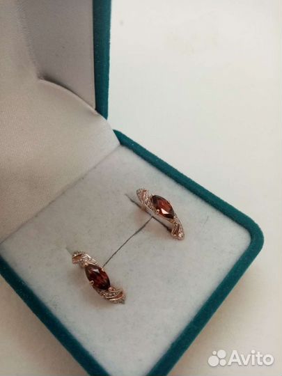 Золотые серьги с гранатом 585* вес 2.28 гр