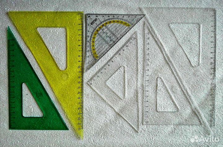 Чертежные треугольники, линейки, лекала, трафареты