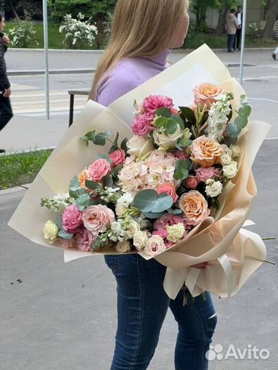 Цветы в декоративных ящиках. Доставка в Москве