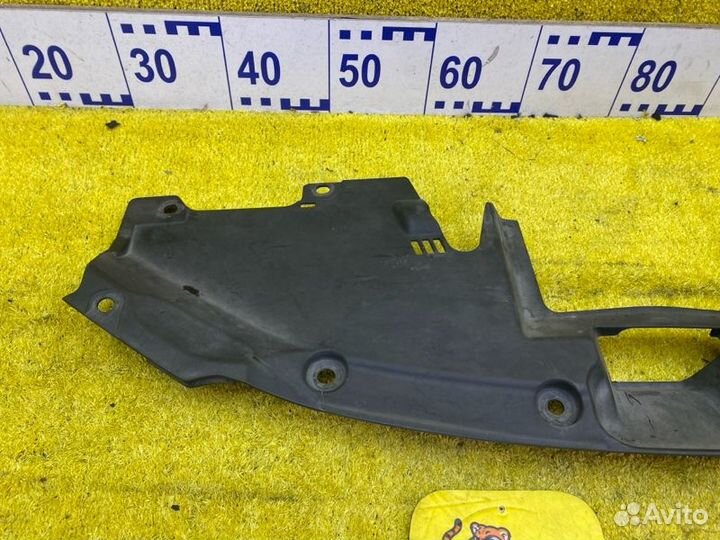 Накладка на телевизор передняя Honda Vezel