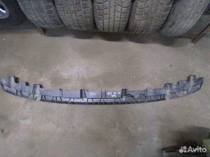 Направляющая заднего бампера Audi Q7 4M 2015 (цент