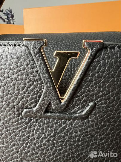 Сумка Louis Vuitton Capucines