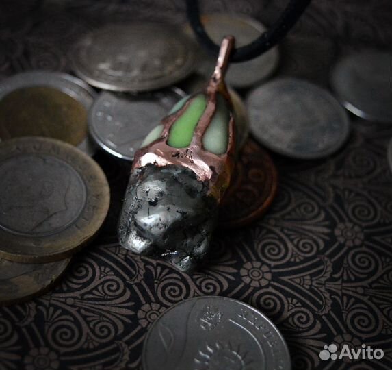 Денежный магнит, амулет с пиритом и руной Феху