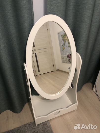 Зеркало в детскую с ящиком для игрушек