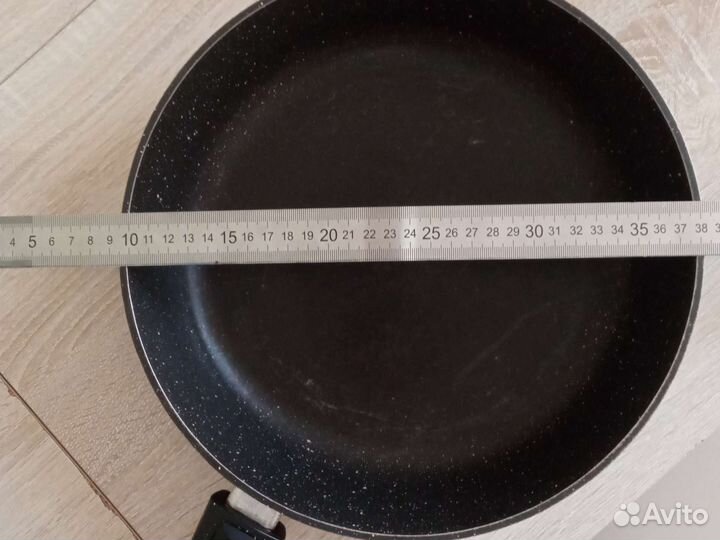 Сковороды две