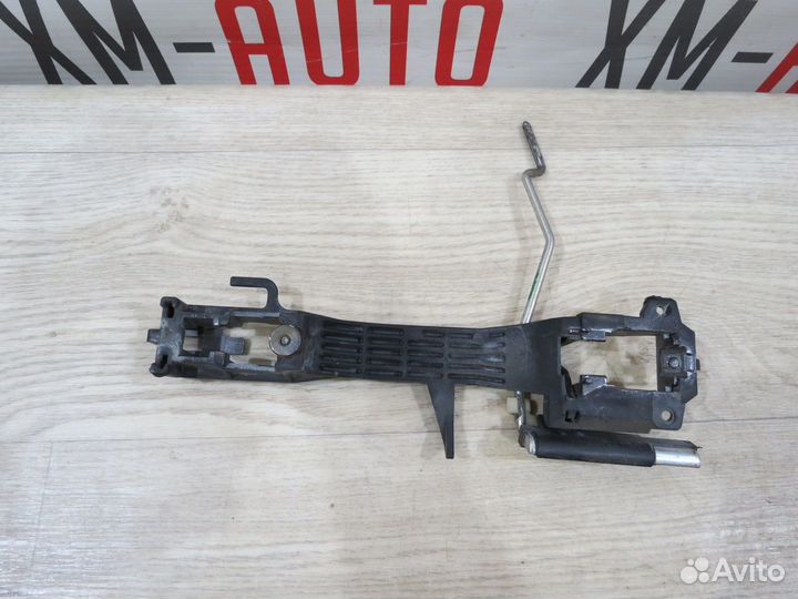 Кронштейн ручки передний правый Toyota Camry v40