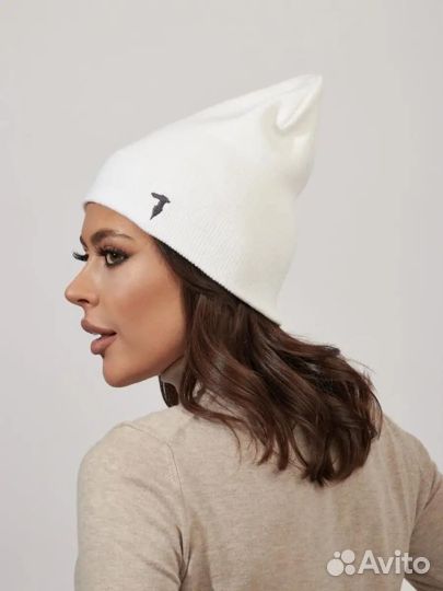 Шапка Труссарди белая
