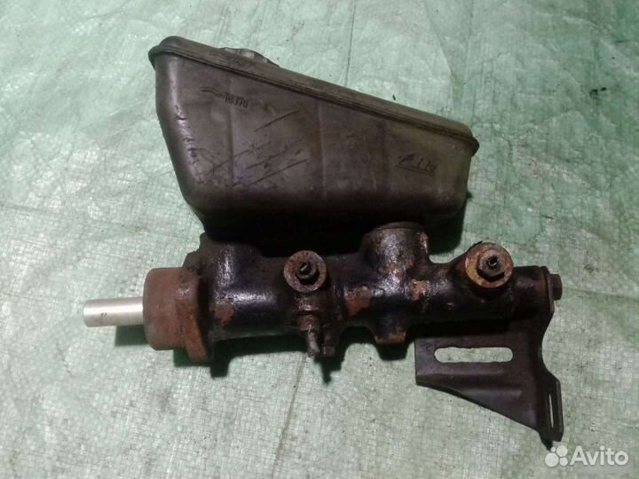 Цилиндр тормозной главный Opel Omega A