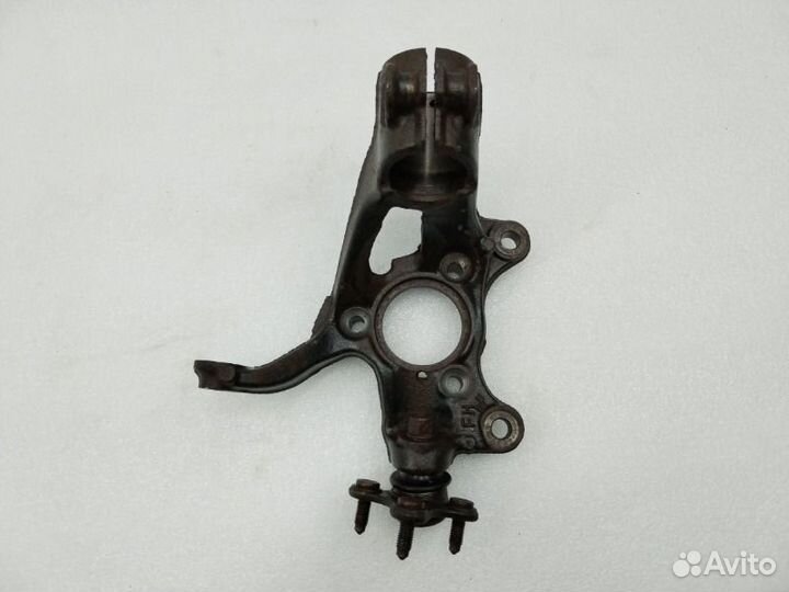 Кулак поворотный передний левый Skoda Octavia A7