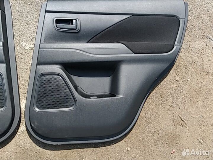 Обшивки дверей Mitsubishi Outlander 3 2019 год